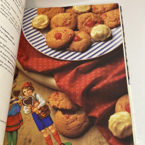 Betty Crocker’s Ultimate Cookie Book Hardcover First Edition 1992 - Picture 12 of 16